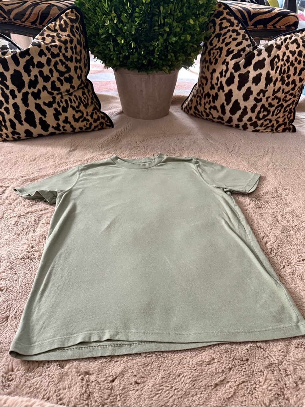 OLD NAVY Men’s small Soft Sage Crewneck Tee - Casual Short Sleeve EUC